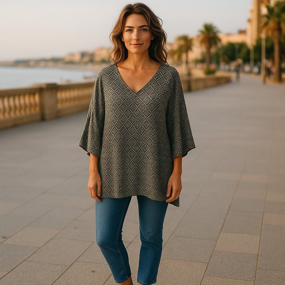 Amuse Society Black White Diamond Boho Top Size M Oversized Flutter Sleeve Festi